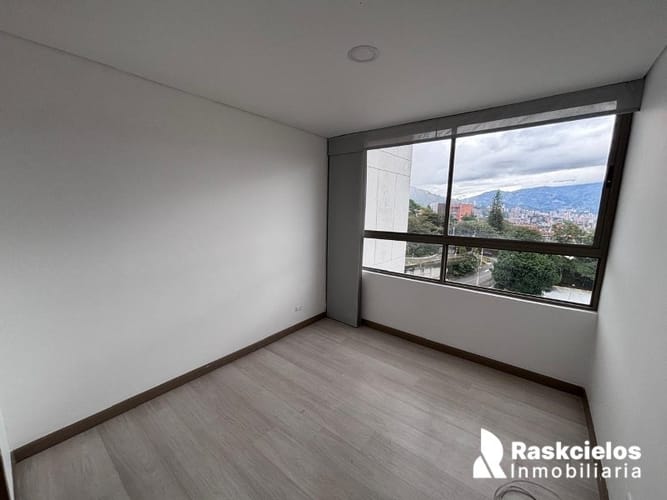 Apartamento de 3 alcobas en arriendo en Loma Del Esmeraldal, Envigado, 112 m² · foto 9 de 11