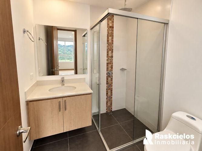 Apartamento de 3 alcobas en arriendo en Loma Del Esmeraldal, Envigado, 112 m² · foto 11 de 11