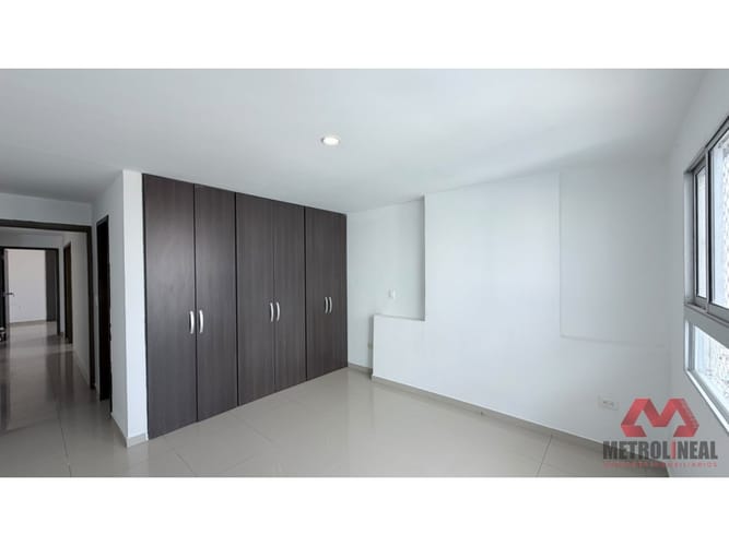 Apartamento de 3 alcobas en arriendo en Manga, Cartagena, 136 m² · foto 13 de 19