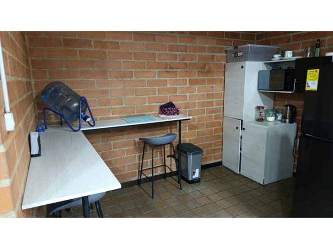 Oficina en arriendo en Conquistadores, Medellín, 94 m² · foto 2 de 8