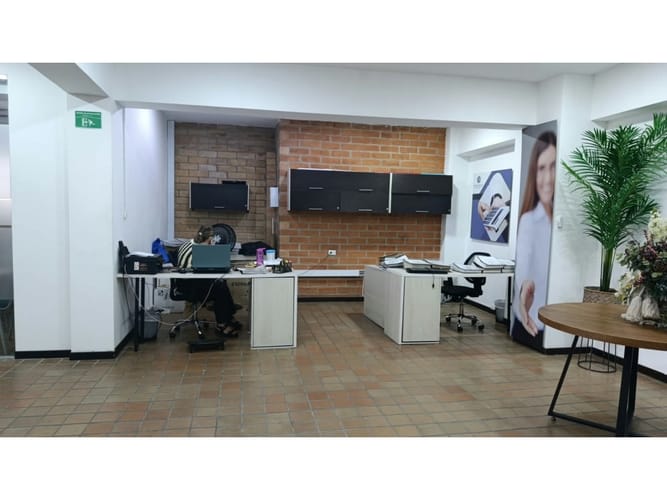 Oficina en arriendo en Conquistadores, Medellín, 94 m² · foto 3 de 8