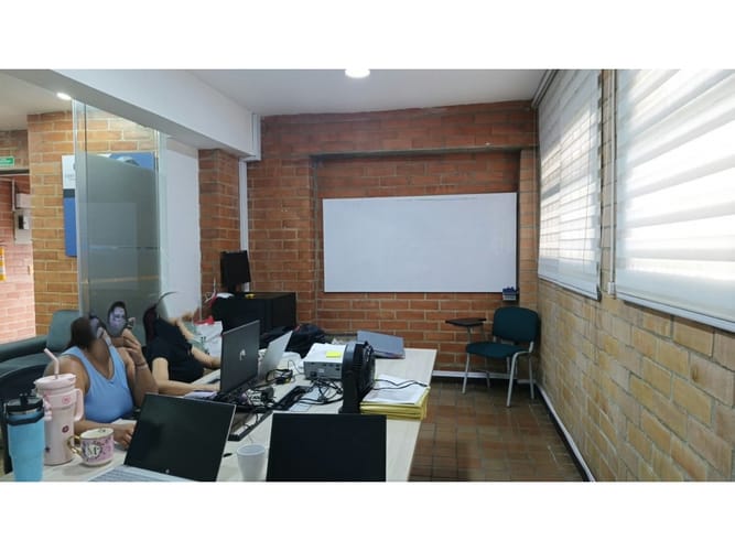 Oficina en arriendo en Conquistadores, Medellín, 94 m² · foto 7 de 8
