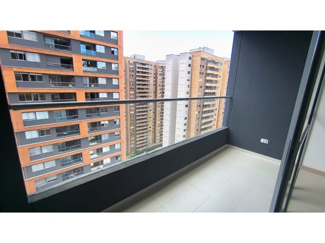 Apartamento de 3 alcobas en arriendo en Ciudad Del Río, Medellín, 90 m² · foto 8 de 16