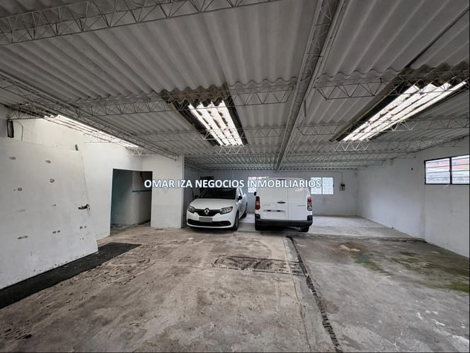 ALQUILER LOCAL COMERCIAL SOBRE AV ITALIA, EXPLANADA AL FRENTE, REJA PERIMETRAL, OFICINA, VESTUARIOS, · Foto 8