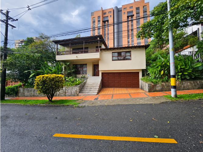 Casa de 6 alcobas en venta en Las Lomas, Medellín, 395 m² · foto 1 de 24