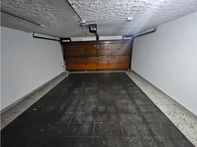 Casa de 6 alcobas en venta en Las Lomas, Medellín, 395 m² · foto 2 de 24