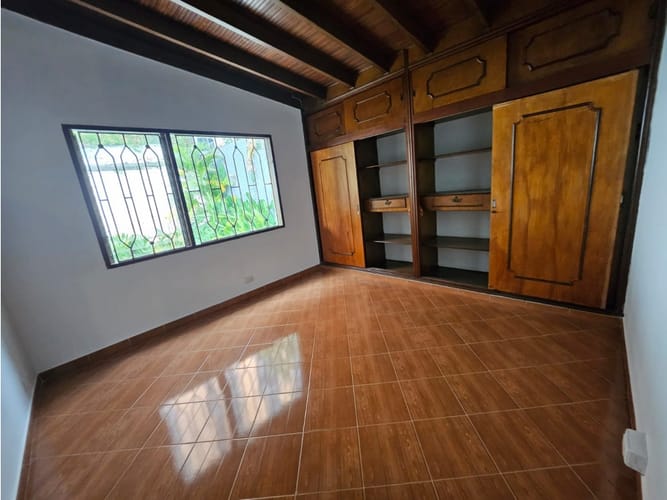 Casa de 6 alcobas en venta en Las Lomas, Medellín, 395 m² · foto 3 de 24