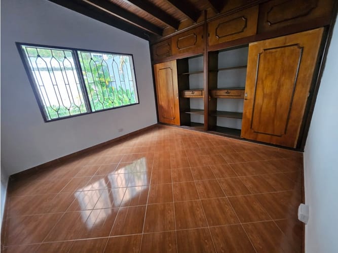Casa de 6 alcobas en venta en Las Lomas, Medellín, 395 m² · foto 5 de 24