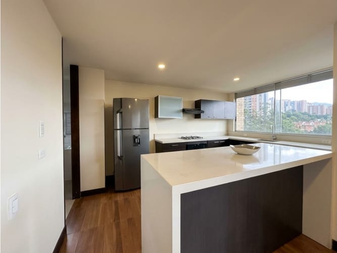 Apartamento de 2 alcobas en venta en La Florida, Medellín, 130 m² · foto 1 de 14