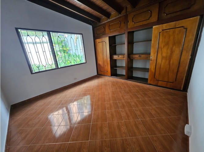 Casa de 6 alcobas en venta en Las Lomas, Medellín, 395 m² · foto 8 de 24