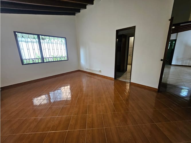 Casa de 6 alcobas en venta en Las Lomas, Medellín, 395 m² · foto 10 de 24