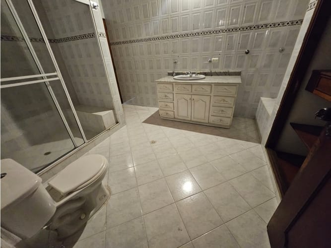Casa de 6 alcobas en venta en Las Lomas, Medellín, 395 m² · foto 12 de 24