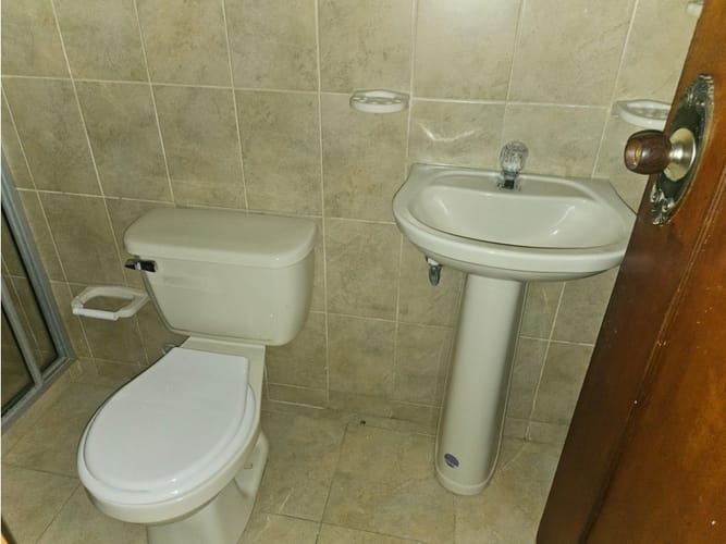 Casa de 6 alcobas en venta en Las Lomas, Medellín, 395 m² · foto 19 de 24