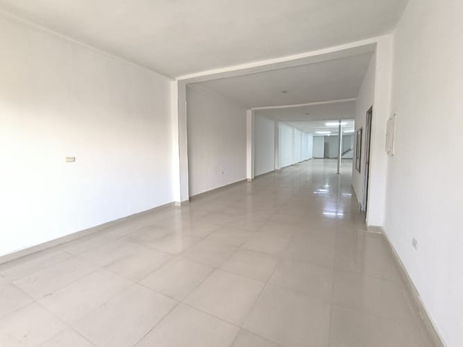 Bodega en arriendo en Villa Colombia, Cali, 245 m² · foto 2 de 10