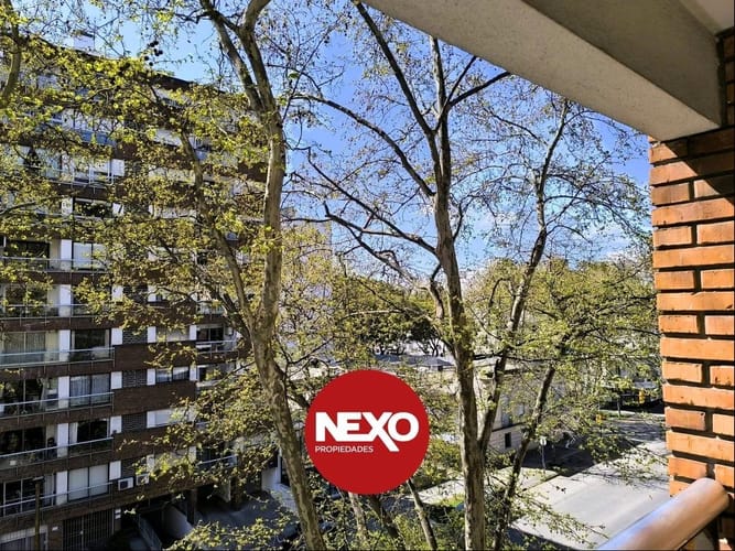Av. Sarmiento pasos 21 de Setiembre y ORT. 2 y 2 baños, suite, terraza balcón orientada al norte con · Foto 3
