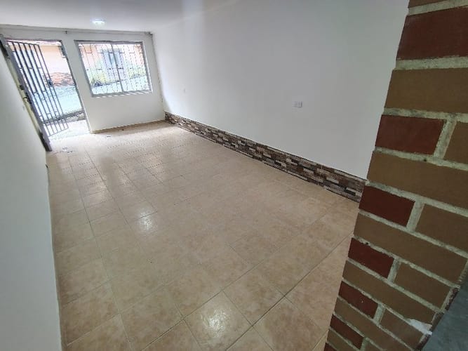 Casa de 5 alcobas en arriendo en Bello Horizonte, Medellín, 120 m² · foto 2 de 11