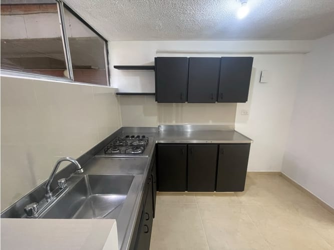 Apartamento de 3 alcobas en venta en La Mota, Medellín, 80 m² · foto 3 de 16