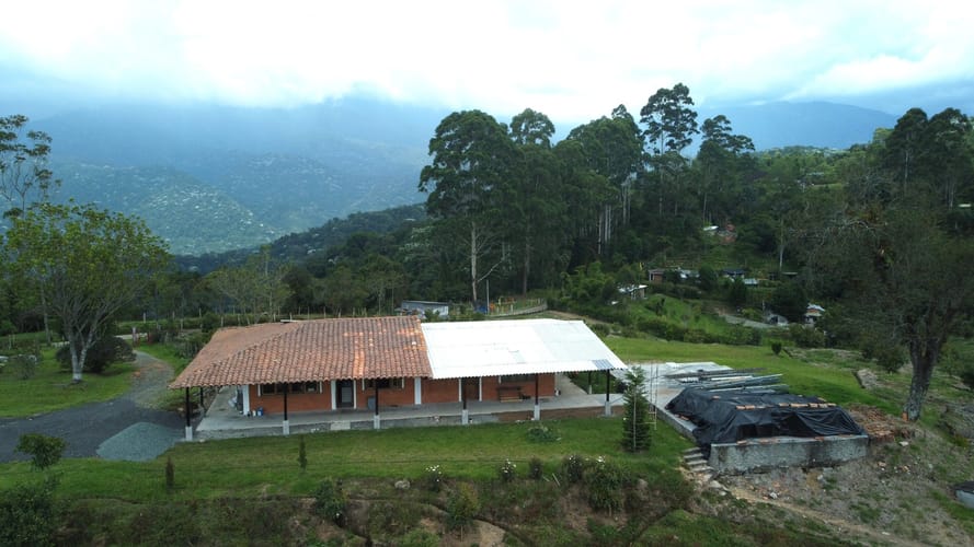 Finca en venta en Tribunas Corcega, Pereira, 200 m² · foto 2 de 24
