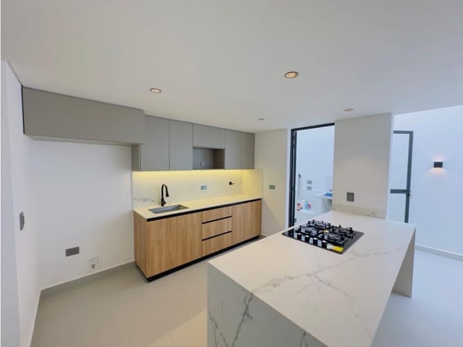 Casa de 3 alcobas en venta en Lomitas, La Ceja, 149 m² · foto 2 de 17