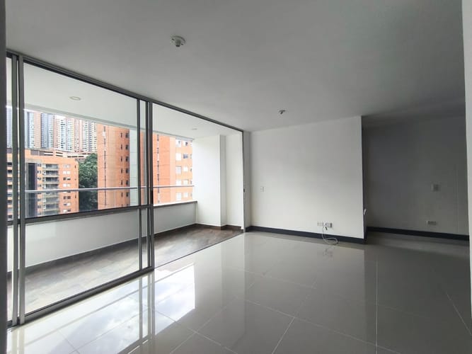 Apartamento de 3 alcobas en arriendo en Señorial, Envigado, 83 m² · foto 2 de 16