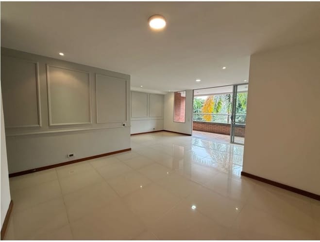 Apartamento de 3 alcobas en arriendo en Loma Benedictinos, Envigado, 140 m² · foto 3 de 8