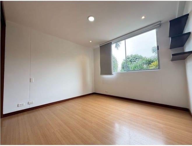 Apartamento de 3 alcobas en arriendo en Loma Benedictinos, Envigado, 140 m² · foto 5 de 8