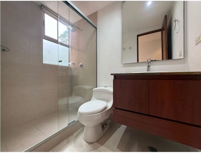 Apartamento de 3 alcobas en arriendo en Loma Benedictinos, Envigado, 140 m² · foto 6 de 8