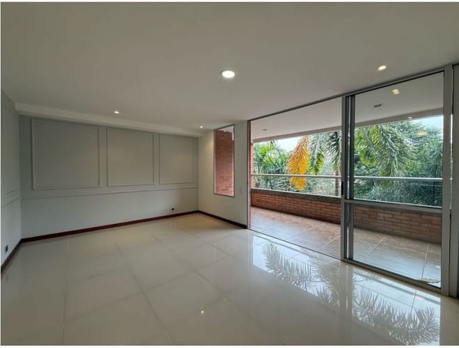 Apartamento de 3 alcobas en arriendo en Loma Benedictinos, Envigado, 140 m² · foto 2 de 8