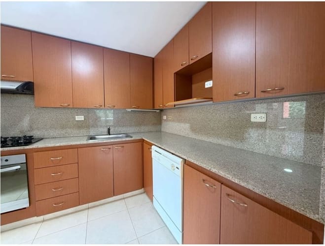 Apartamento de 3 alcobas en arriendo en Loma Benedictinos, Envigado, 140 m² · foto 7 de 8