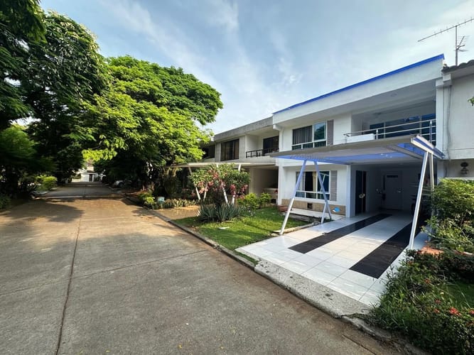 Casa de 8 alcobas en venta en La Hacienda, Cali, 260 m² · foto 2 de 24