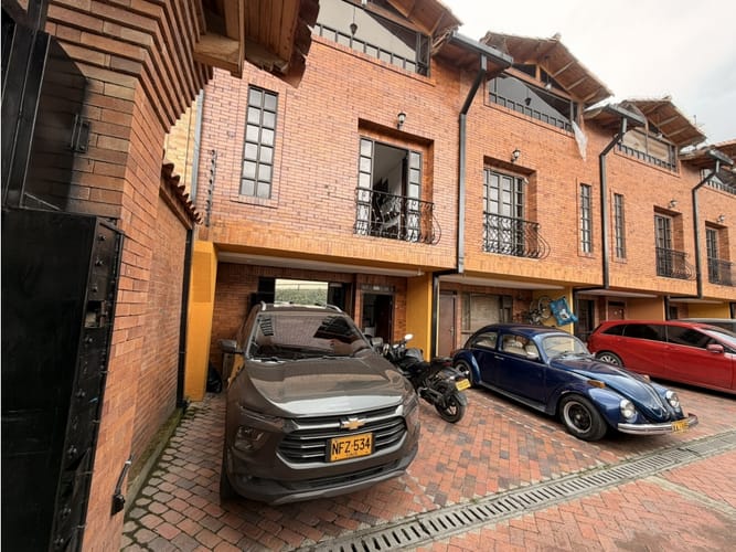Casa de 3 alcobas en venta en Pueblo Viejo, Cota, 143 m² · foto 2 de 24