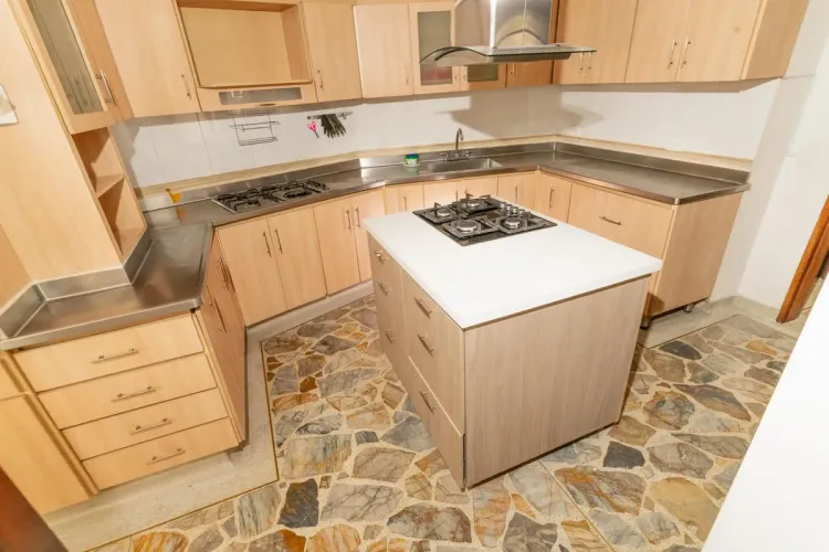 Apartamento de 5 alcobas en venta en Belén, Medellín, 225 m² · foto 2 de 18