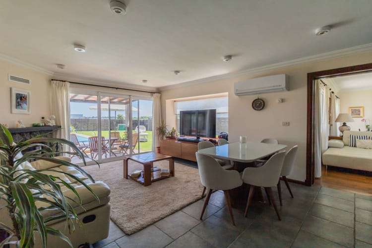 Casa en Alquiler de 4 dormitorio + servicio en Colinas de Carrasco · Foto 3