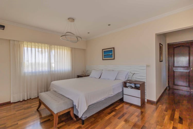 Casa en Alquiler de 4 dormitorio + servicio en Colinas de Carrasco · Foto 7