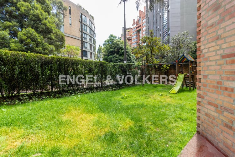 Apartamento de 3 alcobas en venta en Los Rosales, Bogotá, 271 m² · foto 13 de 13