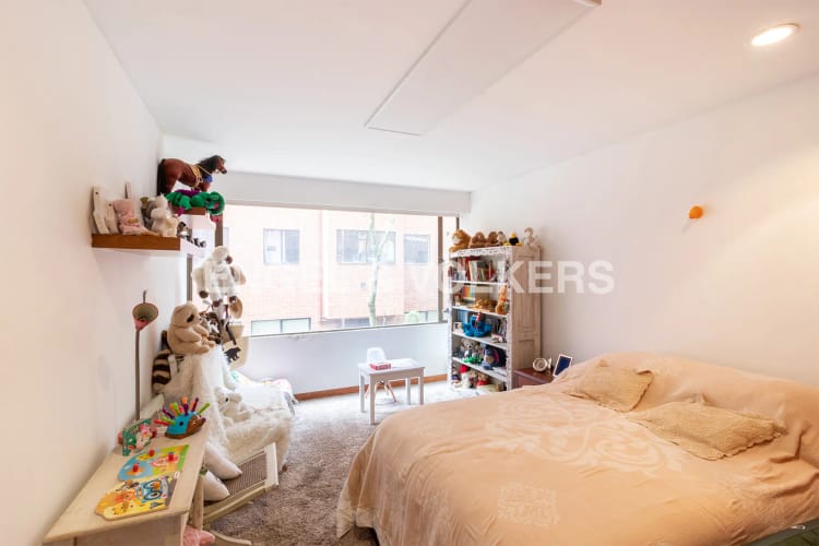 Apartamento de 3 alcobas en venta en Los Rosales, Bogotá, 271 m² · foto 10 de 13