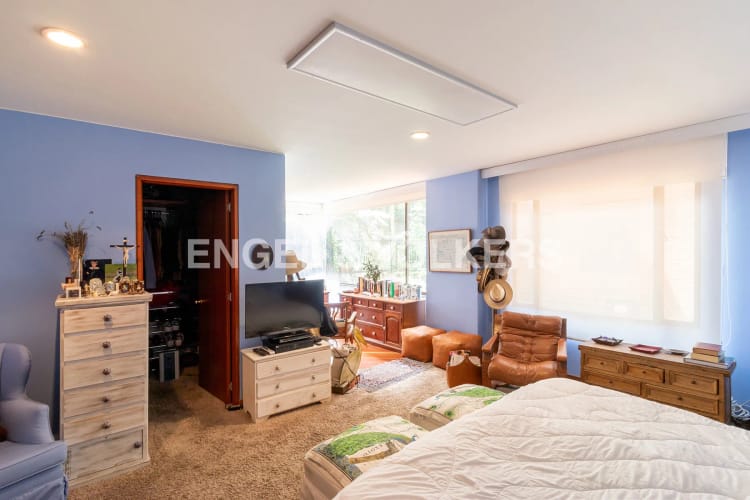 Apartamento de 3 alcobas en venta en Los Rosales, Bogotá, 271 m² · foto 8 de 13