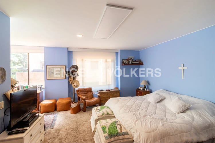 Apartamento de 3 alcobas en venta en Los Rosales, Bogotá, 271 m² · foto 7 de 13