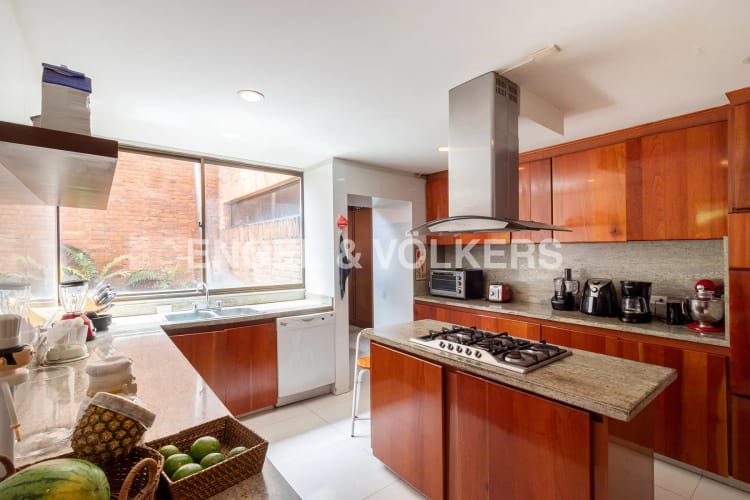 Apartamento de 3 alcobas en venta en Los Rosales, Bogotá, 271 m² · foto 5 de 13