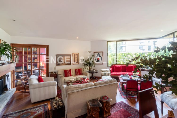 Apartamento de 3 alcobas en venta en Los Rosales, Bogotá, 271 m² · foto 2 de 13