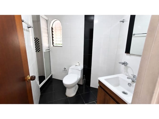 Casa de 3 alcobas en venta en Ricaurte, 158 m² · foto 8 de 18