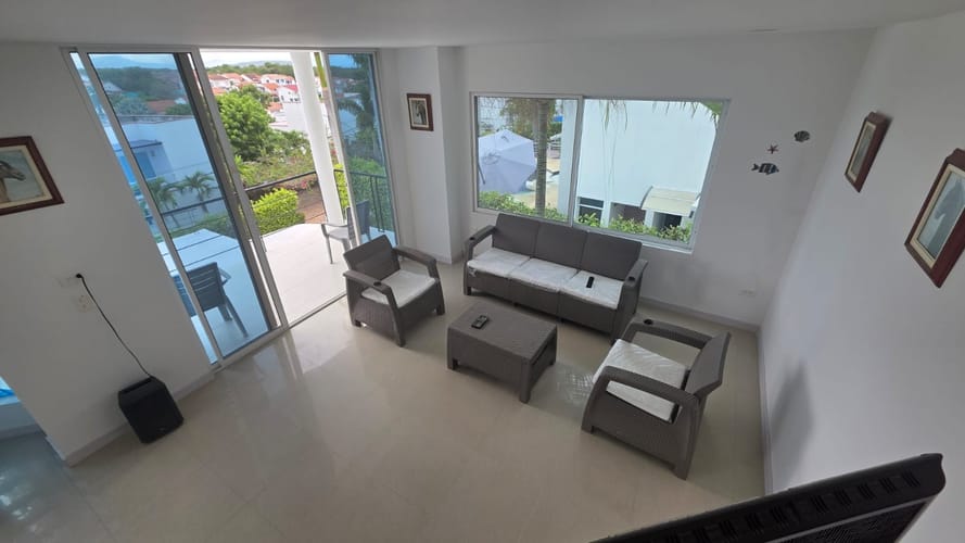 Casa de 3 alcobas en venta en Cn. Los Tulipanes, Girardot, 350 m² · foto 10 de 24