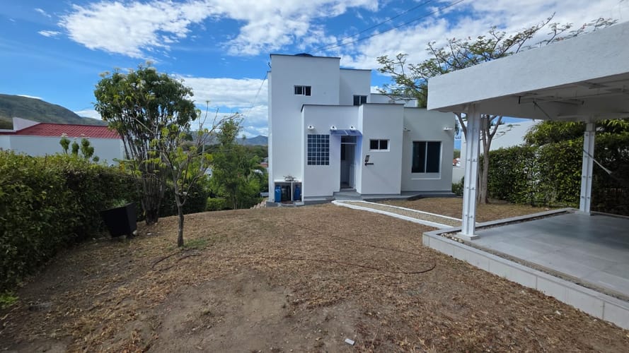 Casa de 3 alcobas en venta en Cn. Los Tulipanes, Girardot, 350 m² · foto 17 de 24