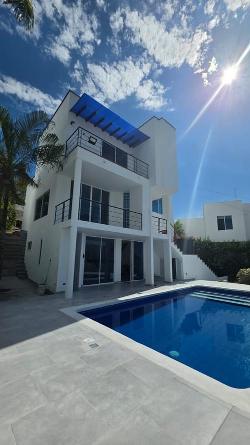 Casa de 3 alcobas en venta en Cn. Los Tulipanes, Girardot, 350 m² · foto 2 de 24