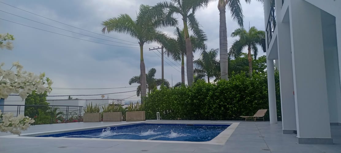 Casa de 3 alcobas en venta en Cn. Los Tulipanes, Girardot, 350 m² · foto 3 de 24