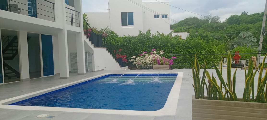 Casa de 3 alcobas en venta en Cn. Los Tulipanes, Girardot, 350 m² · foto 4 de 24