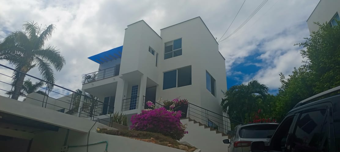 Casa de 3 alcobas en venta en Cn. Los Tulipanes, Girardot, 350 m² · foto 18 de 24