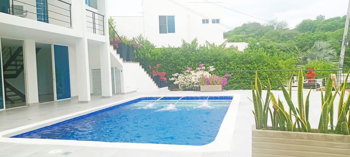 Casa de 3 alcobas en venta en Cn. Los Tulipanes, Girardot, 350 m² · foto 23 de 24