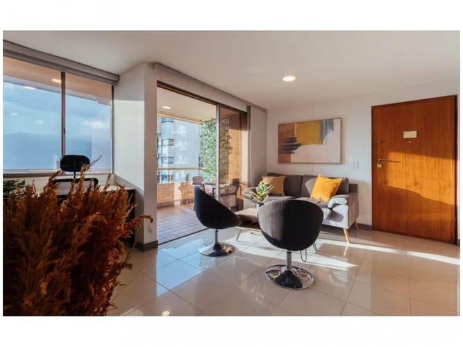 Apartamento de 2 alcobas en venta en Oviedo, Medellín, 80 m² · foto 2 de 17