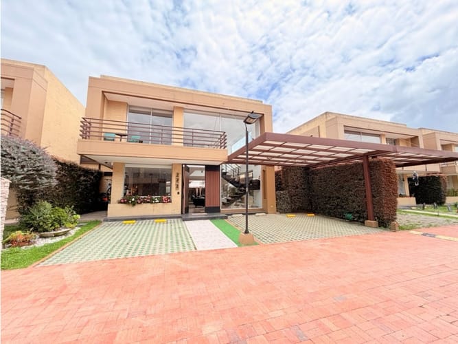 Casa de 3 alcobas en venta en Chuntame, Cajicá, 150 m² · foto 2 de 24